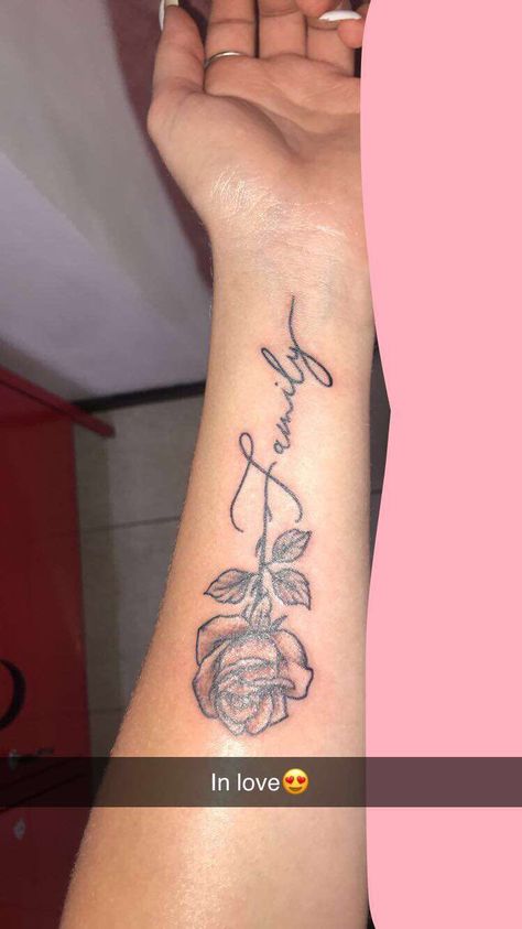 Rosen Tattoo Frau, Cute Tattoos On Wrist, Crazy Tattoos, Rose Tattoos For Women, Hand Tattoos For Girls, Cute Hand Tattoos, Pretty Hand Tattoos, Muster Tattoos, Writing Tattoos