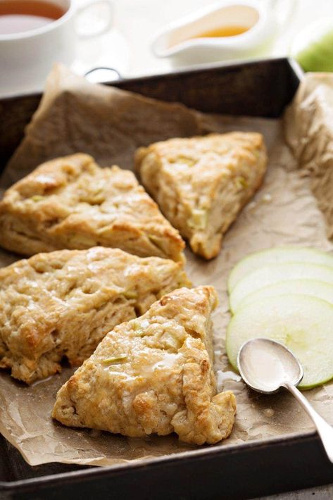 Apple Cinnamon Scones Recipe, Apple Cinnamon Scones, Cinnamon Scones Recipe, Apple Scones, Best Apples For Baking, Cinnamon Scones, Scones Easy, Tarte Fine, Crowd Pleasing Recipes