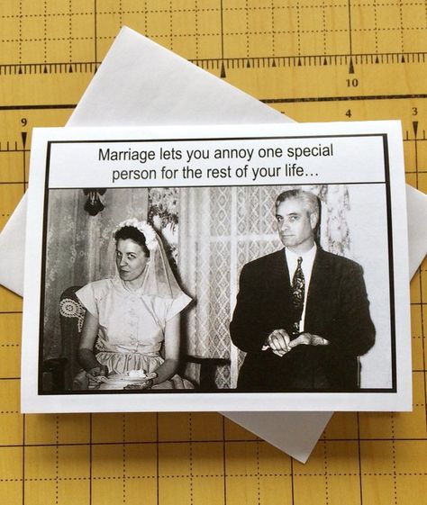 Anniversary Jokes, Happy Anniversary Funny, Funny Anniversary Wishes, Card Marriage, Husband Quotes Funny, Funny Vintage Photos, Funny Wedding Cards, Funny Anniversary, Happy Anniversary Cards