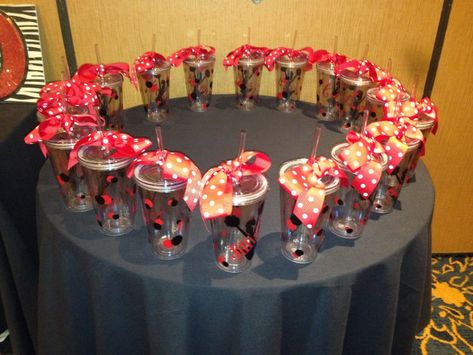 Plan a Memorable End of the Season Banquet - Heart of Cheer Cheer Party Ideas, End Of Season Cheer Gifts, Graduation Banquet, Banquet Table Decorations, Cheer Season, Cheer Banquet, Basketball Motivation, Cheer Team Gifts, Banquet Ideas