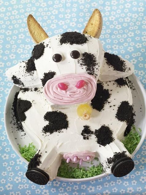 A fun Cow Cake!                                                                                                                                                     More Cow Birthday Cake, Cow Cake, Sweet Cow, Cow Cakes, Hello Cupcake, Farm Cake, Cow Birthday, Brownie Desserts, Animal Cakes