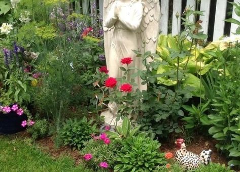 Garden Statues: Tips to Make Them Look Stunning in Your Yard Yard Statues Ideas, Garden Statues Ideas Landscaping, Concrete Statues, Bring Them Home, Garden Statues, Garden Center, House Front, Gardening Tips, Garden Landscaping