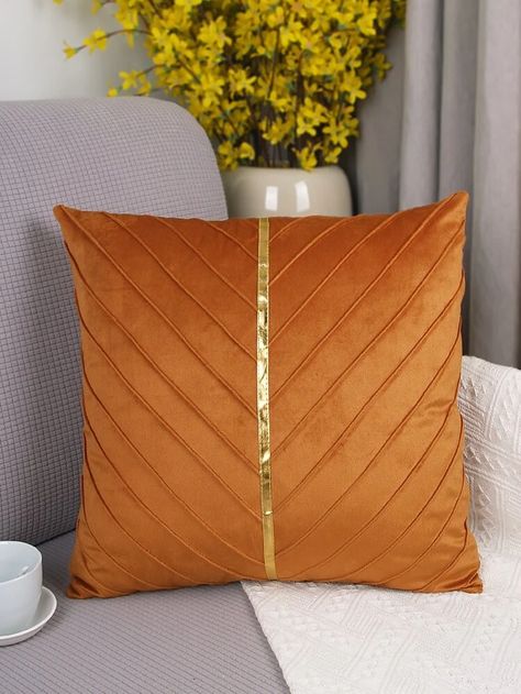 Creative Pillows Designs, Pillow Design Creative, Luxury Pillows Decorative, Bed Cover Design, Gold Throw Pillows, Creative Pillows, Chalk Design, Corner Sofa Design, Pillow Crafts