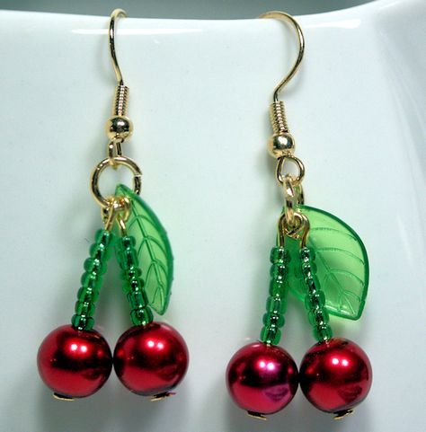 Tassen Hanger, Cherry Jewelry, The Frugal Crafter, Jewelry Video, Anting Manik, Earrings With Beads, Beaded Earrings Diy, Easy Jewelry, Diy Jewelry Inspiration