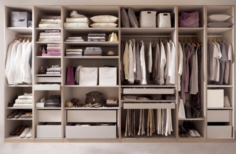 Dressing Conforama : notre sélection de modèles pour trouver l’inspiration Wardrobe Internal Design For Couple, Open Dressing Room, Walkin Closets Design, Wardrobe Internal Design, Closet Design Plans, Open Dressing, Loft Type, Dressing Room Closet, Blue Bedroom Decor