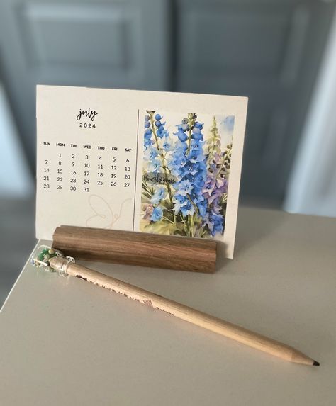 How To Make A Calendar, Handmade Calendar Ideas Creative, Cute Calendar Design, Diy Calendar Gift, Handmade Desk Calendar, Calender Gift, Handmade Calendar, Calendar Table, Pretty Flowers Photography