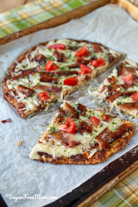 Low Carb Keto Cottage Cheese Chicken Crust Pizza No Carb Pizza Crust, Low Carb Keto Cottage Cheese Chicken Crust Pizza, Low Cal Pizza Crust, Ground Chicken Pizza Crust Recipe, Chicken Cottage Cheese Pizza Crust, Cottage Cheese Crust Pizza, Low Calorie Keto Meals, Keto Cottage Cheese Pizza Crust, Tuna Pizza Crust