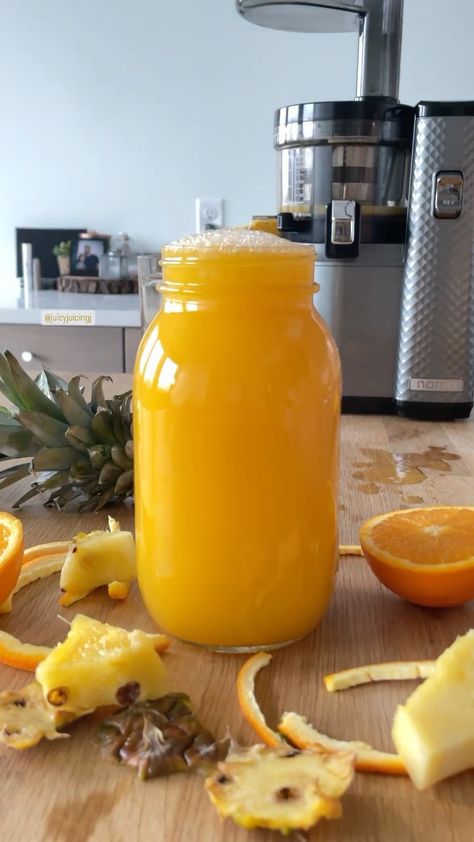 Juicy Juice, Juicing For Health, Pineapple Juice, Juicer, Juicing Recipes, Hot Sauce Bottles, Cafe Food, Happy Friday, Ginger