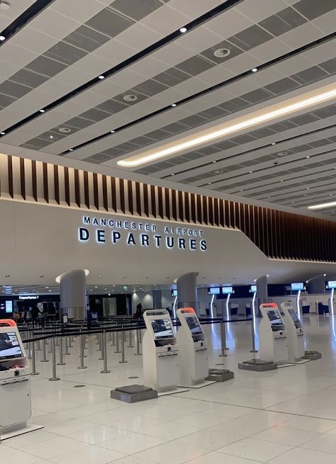 Italy Airport Aesthetic, Manchester Airport Aesthetic, Life Visualization, Hawaii Airport, Uk Airport, Plane Window View, Cute Background For Zepeto, Aesthetic Traveling, Airport Vibes