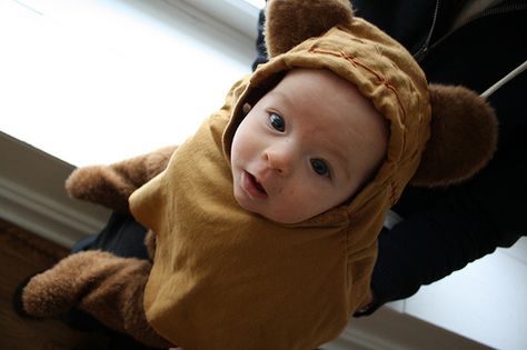 Adorable Ewok Hood made from a t-shirt with fur ears Baby Ewok, Baby Ewok Costume, Ewok Baby, Ewok Costume, Jedi Costume, Return Of The Jedi, Homemade Halloween, Star Wars Party, Baby Halloween Costumes