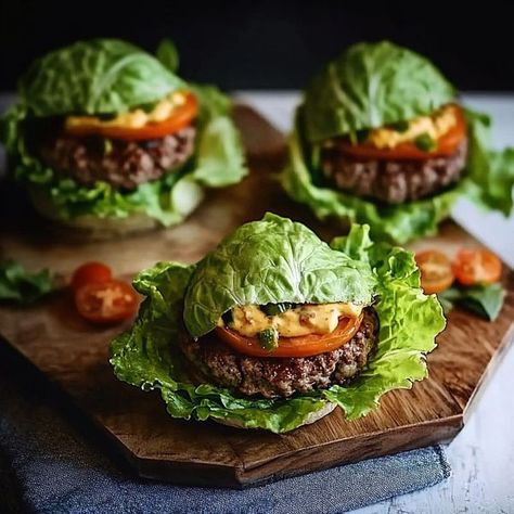 Lettuce Burger Wrap, Burger Lettuce Wraps, Lettuce Burger, Low Carb Easy Recipes, Burger Lettuce, Lettuce Burgers, Burger Wrap, Lettuce Wrapped Burger, Sweets For Diabetics