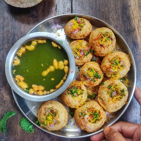 Happiness is eating panipuri after so many dayssssss !!! Finally after drooling drooling over all the panipuri posts being posted here from the past few days... Here is mine 😋😋😛 ... Who wouldn't want to gobble this 😋😋😋 ... Major panipuri craving was happening!! I am crazy for spicy panipuri and there is space for it always 😁😁... How about you?? Hit a ♥️ if u too are a panipurilover like me .... ..... .... #panipuri #panipurilovers #golgappe #golgappa #mumbaistreetfood #delhistreetfood # Golgappe Aesthetic, Golgappa Photography, Panipuri Photography, Indian Momos, Golgappe Panipuri, Pani Puri Recipe, Delicious Food Image, Foodie Lover, Veg Thali