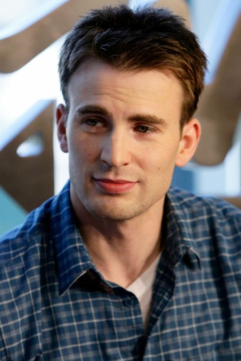 Beard Or No Beard, Chris Evans Tumblr, Chris Evans Beard, Christopher Robert Evans, Chris Evans Funny, Chris Evans Hot, Haircut Images, Steve Rogers Captain America, Shia Labeouf