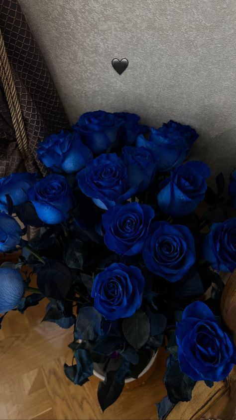 Roses Bouquet Gift, Fireplace Tv Wall Decor, Blue Roses Wallpaper, Ideas For House, Royal Blue Flowers, Room 2023, Luxury Flower Bouquets, Blue Flower Wallpaper, Fireplace Tv Wall