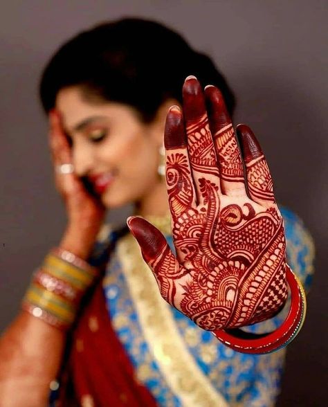 Traditional mehndi Mehendi Photography Bridal, Mehendi Photoshoot, Bridal Mehendi Designs Wedding, Mehendi Ideas, विवाह की दुल्हन, Mehendi Photography, शादी की तस्वीरें, Traditional Mehndi, Wedding Mehendi