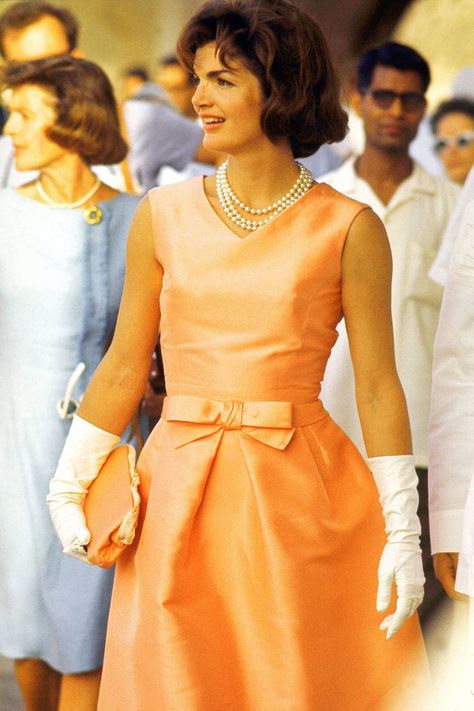 Jackie Kennedy best style moments | Tatler Jacqueline Onassis, Jackie O Style, Mode Retro, Jackie Onassis, Jackie O, Natalie Portman, 1960s Fashion, Moda Vintage, 60s Fashion