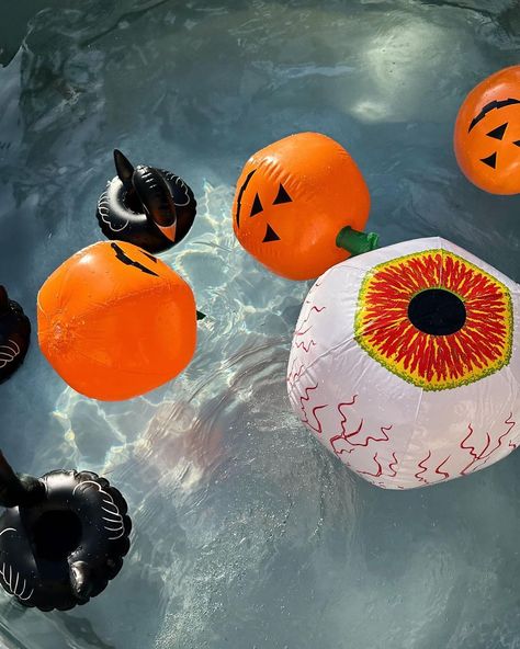 Halloween In The Summer, Summerween Pool Party, Summerween Aesthetic Wallpaper, Summerween Birthday Party, Summer Horror Aesthetic, Summerween Movies, Summerween Decorations, Halloween Summer Party, Summerween Party Decorations