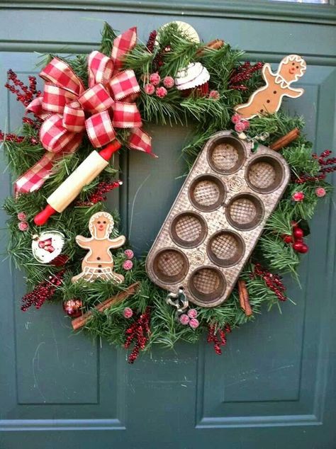 Cute kitchen wreath                                                                                                                                                                                 More Julkransar Diy, Dekoratívne Vence, Kitchen Wreath, Gingerbread Christmas Decor, Christmas Decorations Wreaths, Christmas Wreaths To Make, Wreath Decoration, Noel Christmas, Wreath Ideas