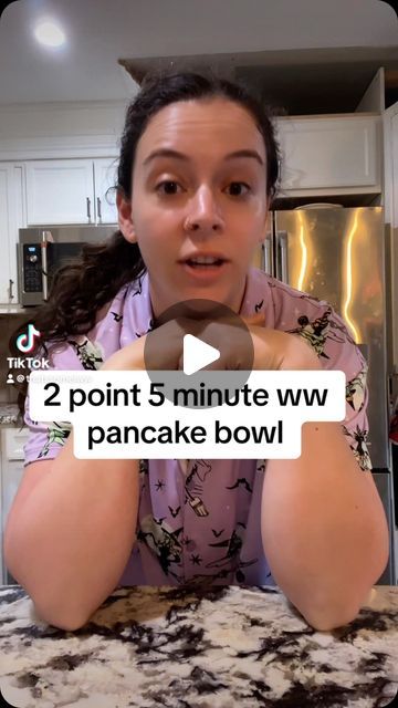 MEL | WW on Instagram: "Less than five minutes and this teo point @weightwatchers pancake bowl is a super easy breakfast option!  1/4 cup kodiak pancake mix (2 points) 1 egg 1/2 mashed banana Splash of milk or protein shake 13 dark chocolate mini lilys baking chips   #ww #weightwatchers #weightwatchersrecipe #weightwatchersrecipes #wwtips #wwtipsandtricks #wwrecipe #wwrecipess #wwmealideas #wwtiktok #weightwatcherstiktok #weightwatcherstip  #wwmeals #wwfood #wwfoodideas" Devotion Protein Waffles, Lily Chocolate Chips Recipes, Bisquick Protein Pancakes, Protein Pancakes For One, Kodiak Pancake Recipes Healthy, Kodiak Chocolate Pancake Mix Recipes, Ww Breakfast Bowls, Baked Protein Pancake Bowl, Kodiak Pancake Bowl