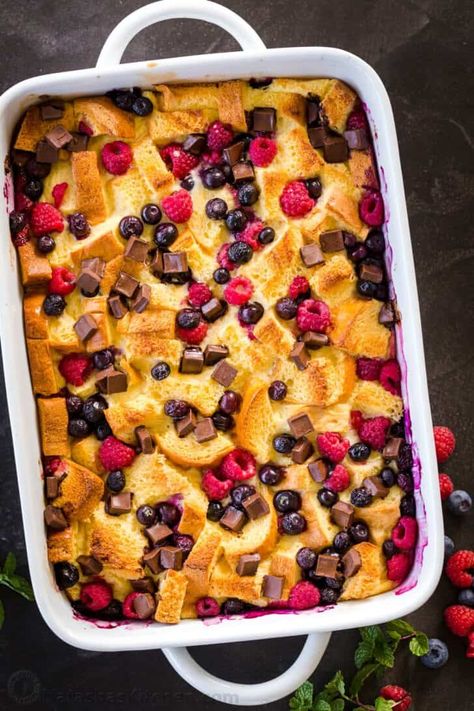 Bread Pudding is as decadent as it gets. Creamy custard brioche bread with berries and chocolate. A holiday-worthy breakfast or dessert. Berry Bread Pudding, Brioche Bread Pudding, French Toast Bake Overnight, Bread Pudding Easy, Overnight French Toast, Berry Breakfast, Brioche Bread, Bread Pudding Recipe, French Toast Bake