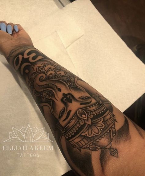 Neck Tattoos Women, Snakebites, Maori Tattoo Designs, Forarm Tattoos, Tattoos For Women Half Sleeve, Black Girls With Tattoos, Inspiration Tattoos, Tattoos For Black Skin, Forearm Tattoo Women