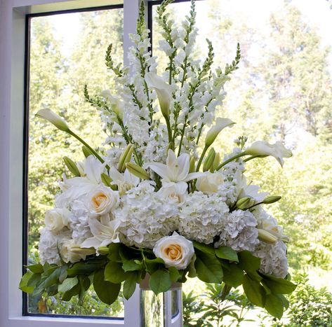 Large Tall Floral Arrangements, Lilies Flower Arrangements, Wedding Flowers Snapdragons, Tall Flower Arrangements Wedding, Church Floral Arrangements, Church Wedding Flowers Altar, White Cream Wedding, Roses Arrangements, Calla Lily Centerpieces