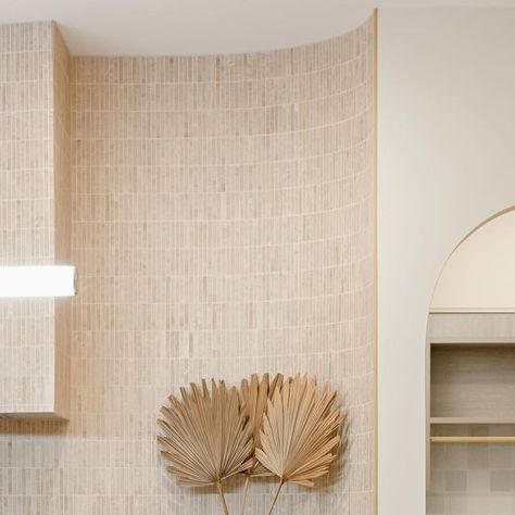 Travertine Splashback, Travertine Bench, Navona Travertine, Kitchen And Butlers Pantry, French Oak Floors, Coastal Oak, Shoal Bay, Luxe Kitchen, Curved Kitchen