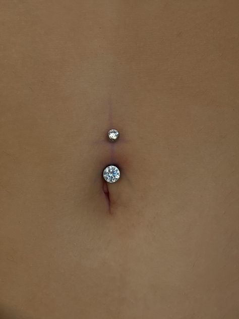 Belly Button Piercing Dainty, Simple Belly Button Piercing, Tummy Piercing, Belly Piercing Ideas, Navel Piercing Aesthetic, Belly Pierce, Belly Piercing Aesthetic, Naval Piercing, Belly Button Piercing Cute