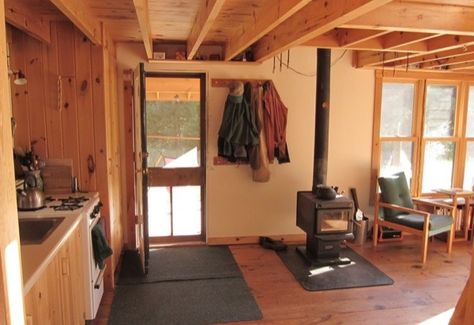 700sf tiny cabin 004   DIY 704 Sq. Ft. Hand Built Off Grid Tiny Cabin...I love exposed beams. Off Grid Cabin Interior, Small Off Grid Cabin, Off Grid Cabin Plans, Tiny Cabins Interiors, Cabin Plan, Off Grid Tiny House, Small Cabin Plans, Cabin Loft, Eco Cabin