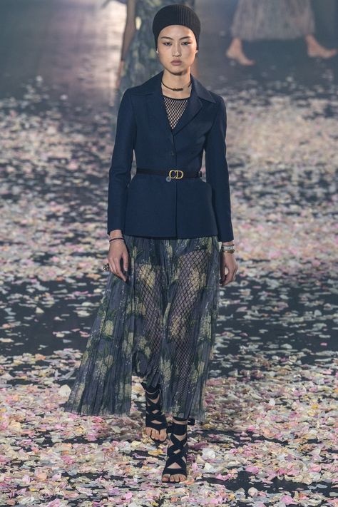 Dior Ready To Wear, Dior Skirt, Short Dress Styles, Dress Forms, Dior Fashion, Milano Fashion Week, Clothing Design, Story Inspiration, Vogue Fashion