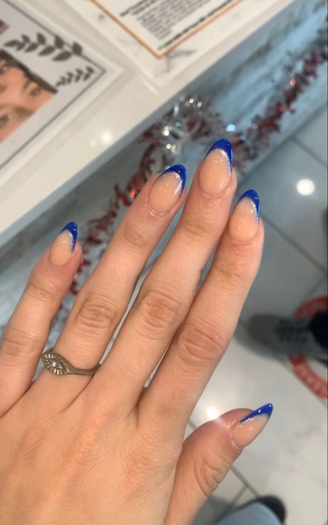 Acrylic Nails To Go With Royal Blue Dress, Dark Blue French Tip Nails With Glitter, Nail Designs For Navy Blue Dress, Cute Hoco Nail Designs, Ball Nails Prom, Hoco Nails Royal Blue Dress, Hoco Nails For Navy Blue Dress, Blue French Tip With Glitter Line, Hoco Nails Blue And Silver