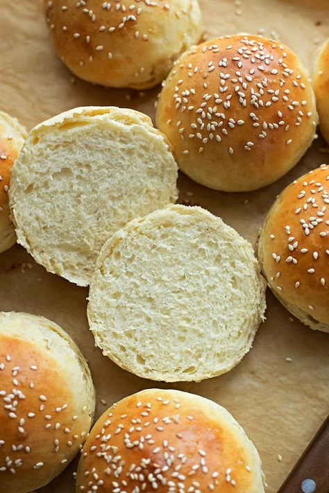 Hamburger Bun Recipe No Egg, Beautiful Bun Hairstyles, Brioche Hamburger Buns, Homemade Burger Buns, Hamburger Bun Recipe, Homemade Brioche, Burger Bun, Homemade Buns, Homemade Burger