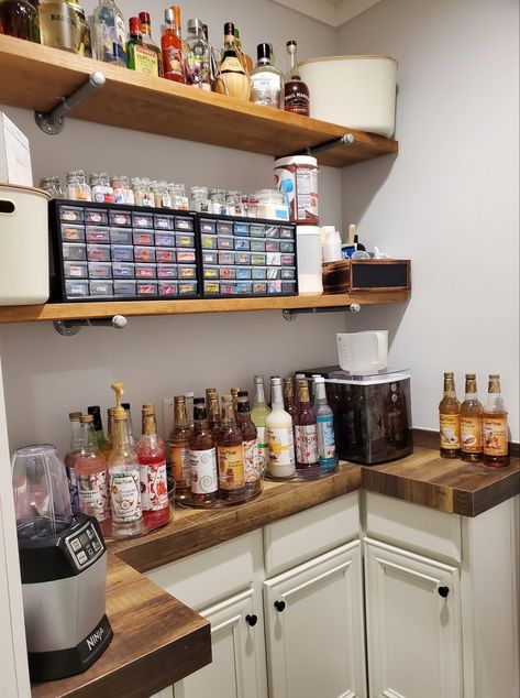 Drink Syrup Station, Shop Hangout Ideas, Water Station Ideas Home, Home Soda Bar, Home Drink Station, Drink Station Ideas Kitchens, Water Bar Ideas, Drink Bar Ideas Home, Drink Station Home