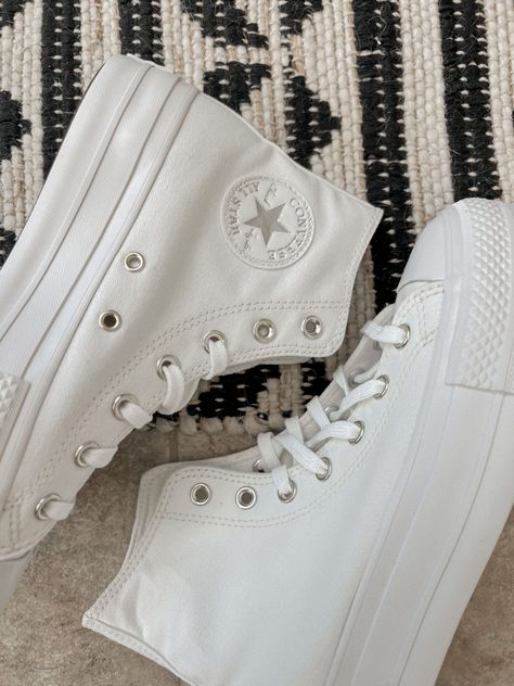 white and gold converse high top platforms White Converse Platform, Platform High Top Converse, Chuck Taylors Outfit, High Top Platform Converse, Beige Converse, All White Converse, White Platform Converse, Gold Converse, Cream Converse