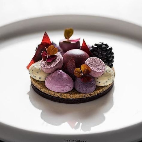 Michelin Star Food Desserts, Michelin Star Plates, Five Star Food Plating, Michelin Star Plating, Michelin Dessert Plating, Michelin Star Desserts, Fine Dining Desserts Michelin Star, Fine Dining Plating Michelin Star, Michelin Plating