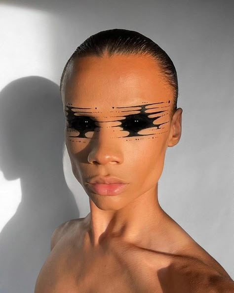 Black White Halloween Makeup, Glitch Makeup Looks, Creative Fantasy Makeup, Glitch Makeup, Paranormal Cirque, Alternative Drag, Line Makeup, October Makeup, Editorial Make-up