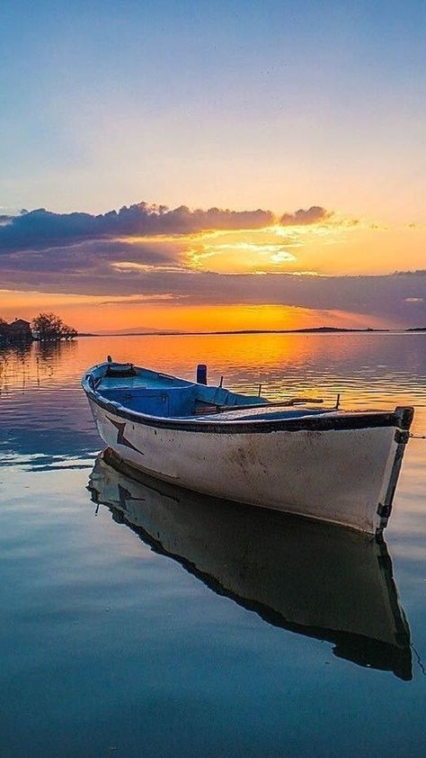 Classic Wooden Boats, Söt Katt, Old Boats, Image Nature, Boat Art, Boat Painting, Body Of Water, York London, Alam Yang Indah