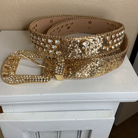 Gold Glitter Belt With Skulls And Clear Rhinestones, Gold Buckle And Tip 47.5" Total Length With Holes Spaced Between 37"- 43" Should Fit Waist Sizes 27"-33" Western/Boho Authentic Vintage Cowgirl Nostalgic American West Posh Live Hostess & Mentor @Trixieleec1 (Trixie) New To Poshmark? Use Code Trixieleec1 To Get $10 After Your First Purchase! Conchos Western, Glitter Belt, Nocona Belt, Cowboy Buckle, Skull Belt, Tan Leather Belt, Chicago Screws, Vintage Cowgirl, Gold Skull