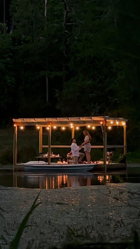 Intimate Wedding Proposals, Minimalistic Proposal Ideas, Proposal Set Up Ideas Simple, Small Intimate Proposal, Water Proposal Ideas, Cottage Proposal Ideas, Small Wedding Proposal Ideas, Proposal Venue Ideas, Proposal Setup Outdoor