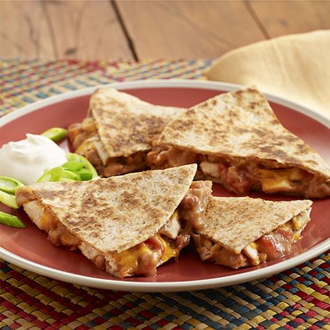 Refried Bean and Chicken Quesadillas: Whole wheat tortillas stuffed with refried beans, chicken  and melted Cheddar cheese Easy Quesadilla, Refried Bean, Refried Beans Recipe, 20 Minute Dinners, Chicken Quesadilla Recipe, Ready Set Eat, Frijoles Refritos, Quesadilla Recipes, Painted Kitchen