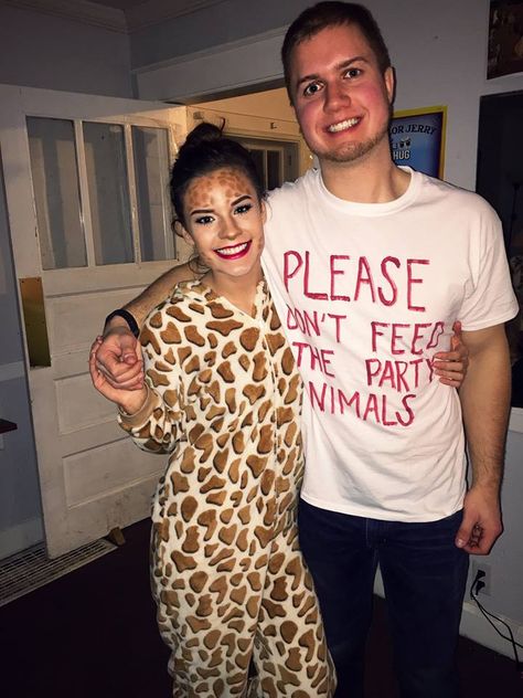 giraffe; please don't feed the party animals; halloween couple costume; makeup; zoo theme party; college Party Themes College, Zoo Theme Party, Costume Party Themes, Halloween Costume Couple, Halloween Couple Costume, College Halloween Costumes, College Halloween Party, Creative Halloween Costumes Diy, Giraffe Costume