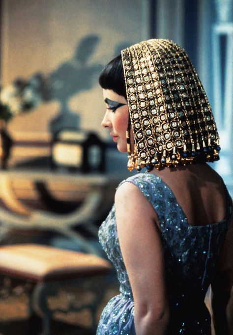 Cleopatra, Elizabeth Taylor Cleopatra 1963, Elizabeth Taylor Cleopatra, Stars D'hollywood, Gena Rowlands, Egyptian Fashion, Liz Taylor, Faye Dunaway, Violet Eyes, Elsa Schiaparelli