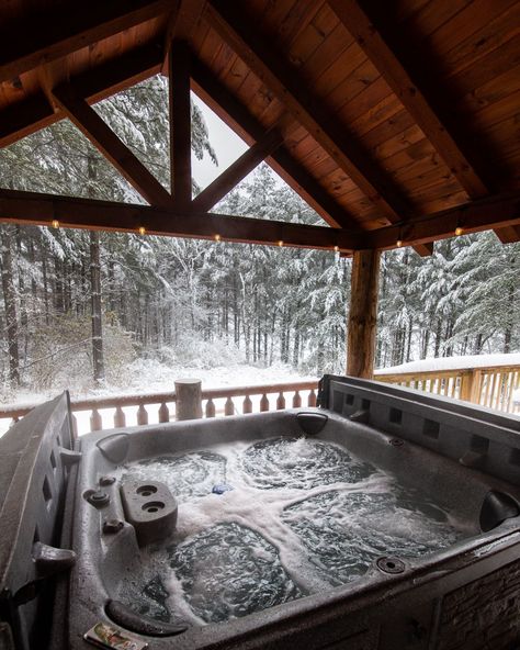 Ski Lodge Aesthetic, Lodge Aesthetic, Snow Cabin, Cabin Hot Tub, Cabin Trip, Cabin Aesthetic, Snow House, Hot Tub Backyard, Ski House