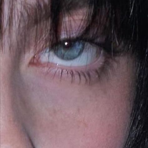 @thats1bil Billie Eilish Ocean Eyes, Byakuya Kuchiki, Glitter Eyes, Beauty Icons, Favorite Person, Billie Eilish, Pretty Woman, Blue Eyes, Black Hair