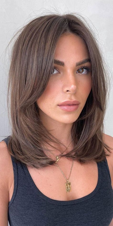 Haircuts Archives - Page 17 of 138 - Fabmood | Wedding Colors, Wedding Themes, Wedding color palettes Brown Hair Looks, Brown Hair Inspo, Vlasové Trendy, Short Brown Hair, Hairstyles For Layered Hair, Shoulder Length Hair Cuts, Haircuts For Medium Hair, Haircuts Straight Hair, Mid Length Hair