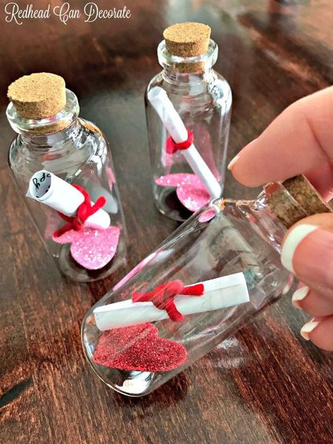 Valentine Gifts For Friends, Message Bottle, Friend Valentine Gifts, Valentines Day Gifts For Friends, Valentines Inspiration, Cute Valentines Day Gifts, Sweet Ideas, Mini Glass Bottles, Valentine Gifts For Girlfriend