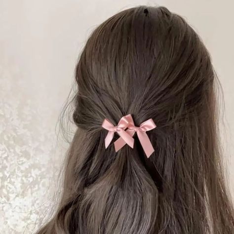 Add a touch of cuteness to your hairstyle with these adorable 6PCS Mini Pink Bow Hair Clips! 🎀 Perfect for babies, toddlers, women, and girls, these cute bowknot hair clips bring a charming ballet vibe to any look. Whether you're styling for a casual day out or adding a delicate touch to a special outfit, these pink bows are sure to make you shine! #PinkBowClips #HairAccessories #CuteHairClips #ToddlerHair #BabyHairClips #BalletBow #HairBows #GirlsHairClips #MiniBowClips #StylishAccessories #... Pink Bow Hair, Hair Clips Cute, Mini Hair Bows, Bow Tie Hair, Hair Clips For Women, Toddler Hair Clips, Clip Hairstyles, Mini Pink, Baby Hair Clips