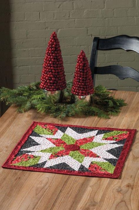 Christmas Handmade Gifts, Upcycled Books Crafts, Xmas Table Runners, Poinsettia Table Runner, Quilted Table Runners Christmas, Christmas Quilting Projects, Christmas Table Toppers, Table Topper Patterns, Quilt Pattern Book