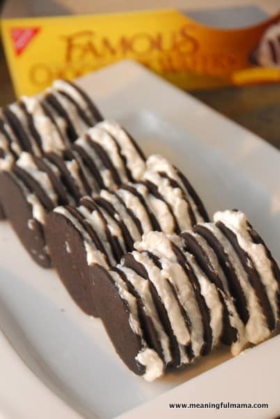 Famous Chocolate Refrigerator Roll Cake - Easy & No bake! Nabisco Chocolate Wafer Icebox Cake, Refrigerator Cake, Icebox Cakes, Pudding Cakes, Icebox Desserts, Fridge Cake, Icebox Cake Recipes, Chocolate Wafer, Chocolate Wafer Cookies