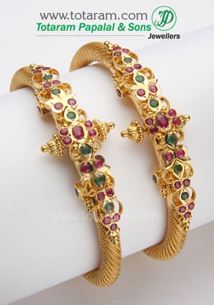 22 Karat Gold Kada with Emeralds & Rubies - 1 Pair - GK164 - Indian Jewelry from Totaram Jewelers Kids Gold Jewellery, Indian Gold Jewellery Design, Gold Kada, Kids Bangles, 22k Gold Bangles, Gold Bangles Indian, Gold Bangles For Women, Gold Jewellry, 22k Gold Jewelry